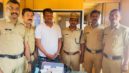 മംഗലാപുരത്ത് നിന്ന് കാസർകോടേക്കുള്ള കെഎസ്ആർടിസി ബസിൽ പരിശോധന;യാത്രക്കാരൻ പിടിയിൽ, ബാഗ് നിറയെ സ്വർണം കണ്ടെത്തി