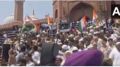 പഹൽഗാം ഭീകരാക്രമണം; ദില്ലി ജുമാ മസ്ജിദിന് മുന്നിൽ പ്രതിഷേധം, സംഘടിപ്പിച്ചത് ബാസാർ മാഠിയ മഹൽ ട്രേഡേഴ്സ്