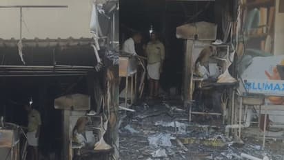 ഇരിങ്ങാലക്കുട ബൈപ്പാസ് റോഡിലെ ടീ സ്പോട്ട്, പെട്ടന്ന് സിലിണ്ടറിൽ നിന്നും തീ പടർന്നു; ചായക്കട കത്തിനശിച്ചു