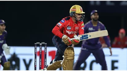 പവര് പ്ലേയിൽ പഞ്ചാബിന്റെ ആധിപത്യം; വിക്കറ്റ് വീഴ്ത്താനാകാതെ കൊൽക്കത്ത