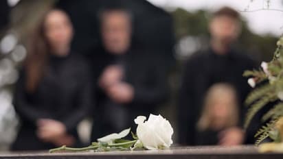 സംസ്കാര ചടങ്ങുകൾ ചെലവേറിയത്; പിതാവിന്റെ മൃതദേഹം 2 വർഷത്തേക്ക് വാർഡ്രോബിൽ ഒളിപ്പിച്ച് മകൻ