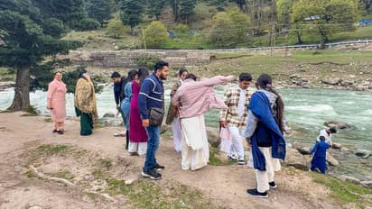 ഭീകരാക്രമണം നടന്ന് 5 ദിവസത്തിന് ശേഷം പഹൽഗാമിൽ സഞ്ചാരികൾ എത്തിത്തുടങ്ങി
