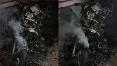 പാലക്കാട് കിഴക്കഞ്ചേരിയിൽ വീടിന് മുമ്പിൽ നിർത്തിയിട്ട ബൈക്ക് കത്തി നശിച്ച നിലയിൽ; അന്വേഷണം തുടങ്ങി പൊലീസ്