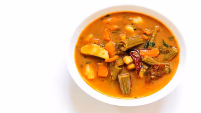 கமகமக்கும் கேரள ஸ்டைல் முருங்கைக்காய் கறியும், அப்பமும்