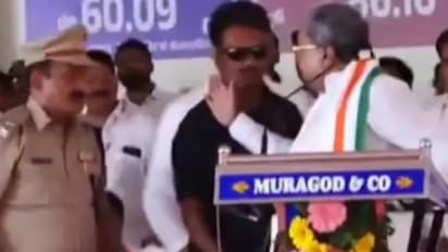 പ്രതിഷേധം കണ്ട് കുപിതനായി സിദ്ദരാമയ്യ; പൊലീസ് ഉദ്യോഗസ്ഥനെ അടിക്കാൻ കയ്യോങ്ങി; തടഞ്ഞ് കോൺഗ്രസ് നേതാക്കൾ