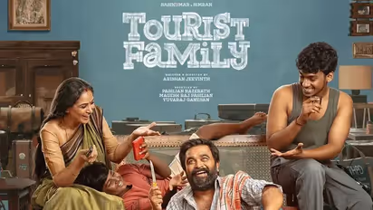 பாக்ஸ் ஆபிஸில் முதல் நாளே சிக்சர் அடித்த டூரிஸ்ட் பேமிலி - வசூல் எவ்வளவு தெரியுமா?