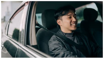 സ്വന്തമായുള്ളത് നാല് നിലയുള്ള വീട്, പക്ഷേ, ചൈനീസ് ടെക്കിയുടെ താമസം ഇലക്ട്രിക്ക് കാറില്‍; അതിനൊരു കാരണമുണ്ട് 