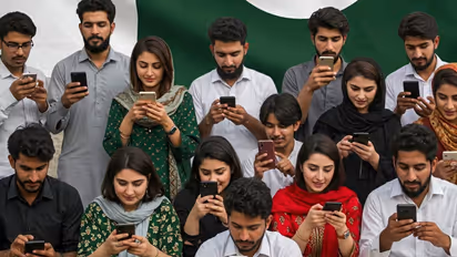 పాకిస్తాన్‌లో స్మార్ట్ ఫోన్ కొనే ధరకి ఇండియాలో కారే కొనుక్కోవచ్చు. ఎందుకంటే..