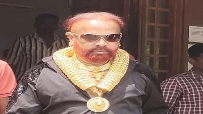 கிலோ கணக்கில் நகை அணிந்து நீதிமன்றத்தில் ஆஜரான பிரபல ரவுடி!