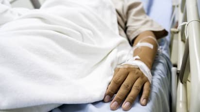 ആഴ്ചയിൽ 110 മണിക്കൂർ വരെ ജോലി ചെയ്യിപ്പിച്ചു, ആശുപത്രിയിലായി, ആരോപണവുമായി യുവ ബാങ്കർ