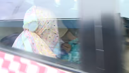 വൈറ്റിലയിലെ ഫോര്സ്റ്റാര് ഹോട്ടലിൽ പൊലീസ് വന്നത് ലഹരി ഇടപാട് തേടി, പിടിയിലായത് 11 യുവതികളടക്കം അനാശാസ്യസംഘം