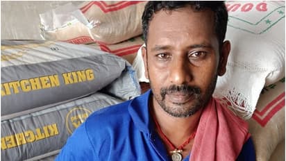 നിർത്തിയിട്ട ലോറിയുടെ പിറകിൽ ബൈക്ക് ഇടിച്ചു, ചുമട്ടുതൊഴിലാളിക്ക് ദാരുണാന്ത്യം