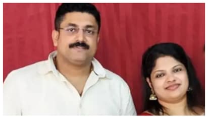 വഴക്കിന്റെ ശബ്ദവും നിലവിളിയും കേട്ടു, വാതിൽ തകർത്തപ്പോൾ ആദ്യം കണ്ടത് കഴുത്തറുത്ത നിലയിൽ സ്ത്രീയുടെ മൃതദേഹം