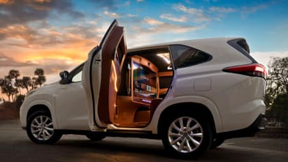 டொயோட்டா இன்னோவா ஹைக்ராஸ் பிரத்யேக பதிப்பு அறிமுகம்