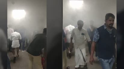 കോഴിക്കോട് മെഡിക്കൽ കോളേജ് അത്യാഹിത വിഭാഗത്തിനടുത്ത് പുക; രോ​ഗികളെ മാറ്റുന്നു, ആംബുലൻസ് സംഘം ആശുപത്രിയിൽ