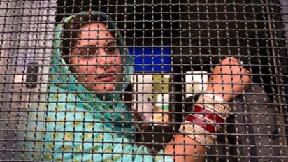 ಪತ್ನಿ ಸೇಫ್, ಅಪಾಯದಲ್ಲಿ ಉದ್ಯೋಗ: ಸಂಕಷ್ಟದಲ್ಲಿ ಪಾಕ್ ಮಹಿಳೆಯನ್ನು ಮದುವೆಯಾದ CRPF ಸೈನಿಕ