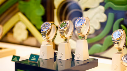 19 ലക്ഷത്തിന്‍റെ റോളക്സ് വാച്ച് ഷൂബോക്സിൽ മറന്നുവെച്ചു, സിസിടിവി പരിശോധിച്ചപ്പോൾ കണ്ടത് ഒരു സ്ത്രീയെ, പിടികൂടി