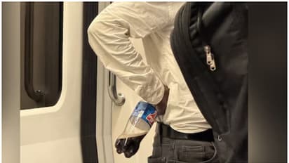 തംസ്അപ്പ് കുപ്പി കൈയിൽ, ഇടയ്ക്കിടെ കുടിച്ചു; അടുത്തിരുന്ന പെൺകുട്ടിക്ക് അസ്വസ്ഥത, കുപ്പിയിൽ മദ്യമെന്ന് ആക്ഷേപം