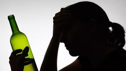 ಇದೇನು ಸಿಲಿಕಾನ್ ಸಿಟಿನಾ? ಪಟ್ಟಾಯ ನಗರವಾ? HSR ಲೇಔಟಲ್ಲಿ ಬೆತ್ತಲೆ ಓಡಾಡಿದ ಯುವತಿ ವಿಡಿಯೋ ವೈರಲ್!