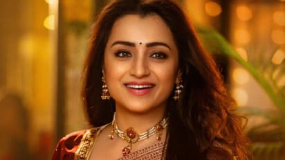 విశ్వంభర టీమ్ నుంచి త్రిష కు బర్త్ డే గిఫ్ట్, స్పెషల్ పోస్టర్ రిలీజ్ చేసిన మేకర్స్