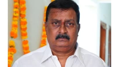 తీవ్ర విషాదం..ప్రముఖ నిర్మాత తేనెటీగ రామారావు మృతి