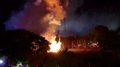 തൃശൂര് പൂരം സാമ്പിള് വെടിക്കെട്ടിനിടെ അപകടം; ഫയര്ഫോഴ്സ് ഉദ്യോഗസ്ഥന് പരിക്ക്