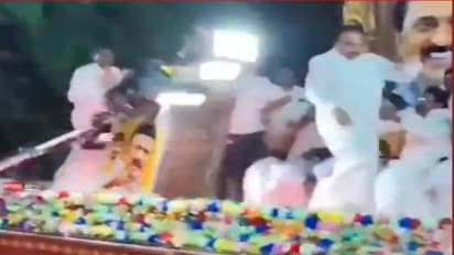 திடீரென சாய்ந்த மின்கம்பம்! நொடிப்பொழுதில் தப்பிய ஆ.ராசா! என்ன நடந்தது?