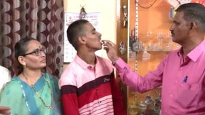 मुलगा १० वीत झाला नापास, आईवडिलांनी केक कापून साजरा केला Result