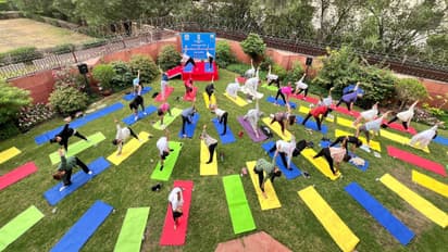 വനിതകൾക്ക് പ്രത്യേക യോഗ പരിപാടിയുമായി കുവൈത്തിലെ ഇന്ത്യൻ എംബസി;`പത്മശ്രീ’ ശൈ​ഖ അ​ലി ജാ​ബി​ർ പങ്കെടുത്തു