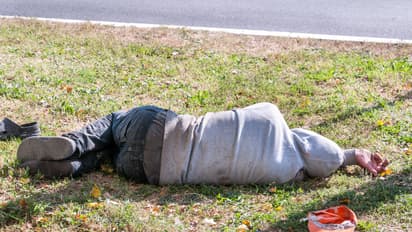 പെർഫ്യൂമടിച്ച് പൂസായി, കുടിച്ചത് പ്രമുഖ ബ്രാന്‍റിന്‍റെ 'പെർഫ്യും'; നടുറോഡില്‍ 2  പ്രവാസികള്‍, സംഭവം കുവൈത്തിൽ