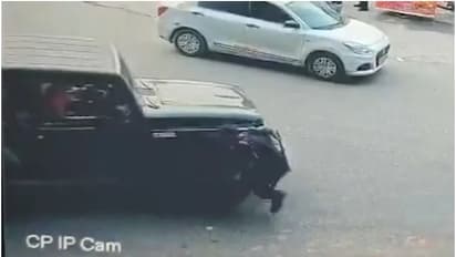 തുടർച്ചയായി ഹോൺ മുഴക്കി, നിർത്താൻ ആവശ്യപ്പെട്ടത് ഇഷ്ടമായില്ല, പ്രതികരിച്ചതോടെ ഥാർ കയറ്റിയിറക്കി, അറസ്റ്റ് 