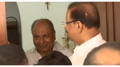 'പ്രസിഡന്റിനെ മാറ്റാനാണ് തീരുമാനമെങ്കിൽ മാറിത്തരാം, അപമാനിക്കുന്നത് ഒഴിവാക്കണം'; ആന്റണിയെ കണ്ട് സുധാകരന്