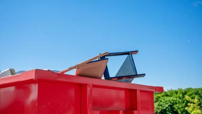 മാലിന്യത്തിൽ അരിച്ചുപെറുക്കും, 8 ലക്ഷത്തിന്‍റെ പിയാനോ അടക്കം കിട്ടിയത് 25 ലക്ഷത്തിന്‍റെ വസ്തുക്കള്‍ 