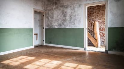 300 രൂപ തന്നില്ലെങ്കിൽ വീടൊഴിഞ്ഞോ; ഉടമയുടെ ചൂഷണം വിവരിച്ച് യുവാവിന്റെ പോസ്റ്റ്