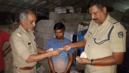 മീൻ വിൽപനക്കാർക്കും ലോട്ടറി വിൽക്കുന്നർക്കും കള്ളനോട്ട്; വീട്ടിൽ 29000 രൂപയുടെ കള്ളനോട്ടുമായി അസം സ്വദേശികൾ