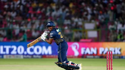 ഗുജറാത്ത് ടൈറ്റന്സിന് മികച്ച തുടക്കം നല്കി ഗില്-സായ് സഖ്യം; ഡല്ഹിക്കെതിരെ മോഹിപ്പിക്കുന്ന തുടക്കം