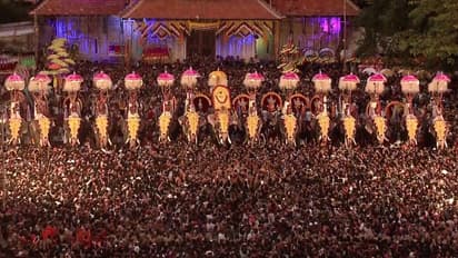 പൂരലഹരിയിൽ അലിഞ്ഞ് വടക്കുംനാഥ സന്നിധി; കാഴ്ചയുടെ വര്ണ വിസ്മയം തീര്ത്ത് കുടമാറ്റം