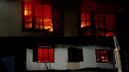 ആക്രി ഗോഡൗണിന് തീപിടിച്ചു; തീ അണയ്ക്കാനുള്ള ശ്രമം തുടരുന്നു