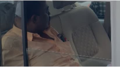 പ്ലാനും സ്കെച്ചും ഉണ്ടാക്കാൻ സ്ഥലം ഉടമയിൽ നിന്ന് കൈക്കൂലി വാങ്ങിയത് 15000 രൂപ, വില്ലേജ് ഓഫീസർ കയ്യോടെ പിടിയിൽ