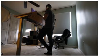 ഒരാഴ്ച ഒറ്റ നിൽപ്പ് നില്ക്കാന് യൂട്യൂബര്, പക്ഷേ, അഞ്ചാം ദിവസം അത് സംഭവിച്ചു; വീഡിയോ വൈറല്