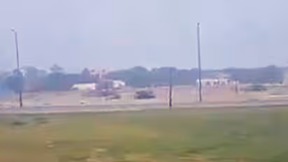 ലാഹോറിൽ തുടർ സ്ഫോടനങ്ങൾ, പരിഭ്രാന്തിയോടെ ജനം പരക്കംപാഞ്ഞു; ആക്രമണം വാൾട്ട‍ർ വിമാനത്താവളത്തിന് തൊട്ടടുത്ത്