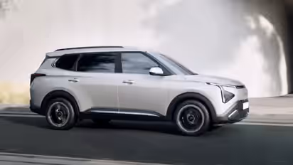 ഒരു ഫാമിലി കാറിന്റെ ധീരമായ വരവ്! കിയ കാരൻസ് ക്ലാവിസ് എത്തി