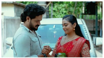 രേവതി കാർ വാങ്ങിത്തന്ന സന്തോഷത്തിൽ സച്ചി  - ചെമ്പനീർ പൂവ് സീരിയൽ  റിവ്യൂ