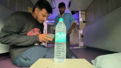 ട്രെയിൻ യാത്രയിൽ റെയിൽ നീറിന് അമിത വില; റെയിൽ മഡാഡ് ആപ്പിൽ പരാതി നൽകി, പിന്നാലെ വന്നത് തല്ലാൻ ഒരു സംഘം