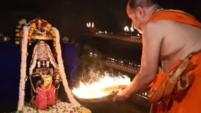 ಸೈನಿಕರಿಗೆ ಅಭಯ, ಸಿಂದೂರ, ಸುದರ್ಶನ ಚಕ್ರ ಹಿಡಿದ ಉಡುಪಿ ಕೃಷ್ಣನ ವಿಶೇಷ ಅಲಂಕಾರ!