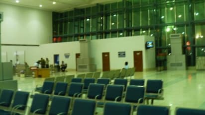 ഇന്റിഗോ വിമാനത്തിൽ കയറാനെത്തിയ യുവാവിന്റെ ലഗേജിലും പോക്കറ്റിലും വെടിയുണ്ടകൾ; പിടികൂടി പൊലീസിന് കൈമാറി