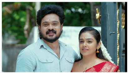 രേവതി കാർ വാങ്ങിത്തന്ന കാര്യം വീട്ടിൽ പറഞ്ഞ് സച്ചി - ചെമ്പനീർ പൂവ് സീരിയൽ  റിവ്യൂ