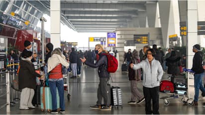 ದೆಹಲಿ ವಿಮಾನ  ನಿಲ್ದಾಣದಲ್ಲಿ 138 ವಿಮಾನ  ರದ್ದು, ಪ್ರಯಾಣಿಕರಿಗೆ ಹಲವು ಸೂಚನೆ