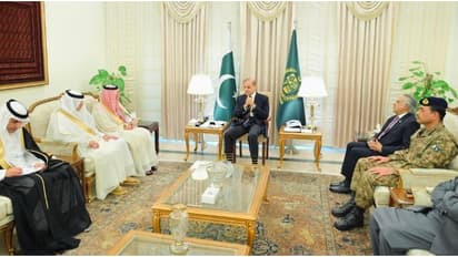 നി‍ർണായക ഇടപെടലിന് സൗദി, പാക് പ്രധാനമന്ത്രിയും കരസേന മേധാവിയുമായി രാത്രി വിദേശകാര്യ സഹമന്ത്രിയുടെ കൂടിക്കാഴ്ച