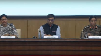 पाकिस्तानने सीमेवर सैन्य वाढवले, रात्रभर केल्या कुरघोड्या, बघा पत्रकार परिषदेचा Video